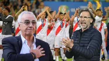 Jorge Fossati y Ricardo Gareca, detrás jugadores de la Selección Peruana saludando