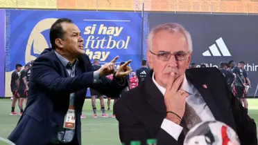 Juan Reynoso, Jorge Fossati y detrás jugadores de la Bicolor reunidos en Videna