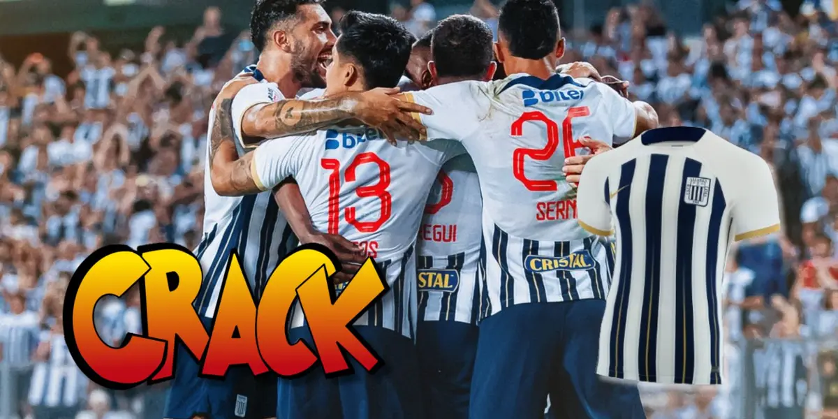 Jugadores de Alianza Lima abrazados en la cancha del Estadio Nacional