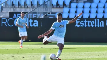 Renato Tapia jugando con la camiseta del Celta de Vigo de España. (Foto: Andina)