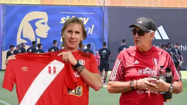 Ricardo Gareca y Jorge Fossati, detrás jugadores de la Bicolor en Videna
