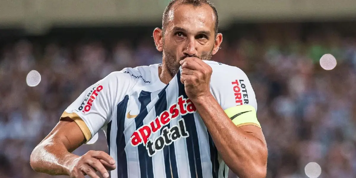 Hernán Barcos jugando con la camiseta de Alianza Lima de Perú. (Foto: TOP Mercato)