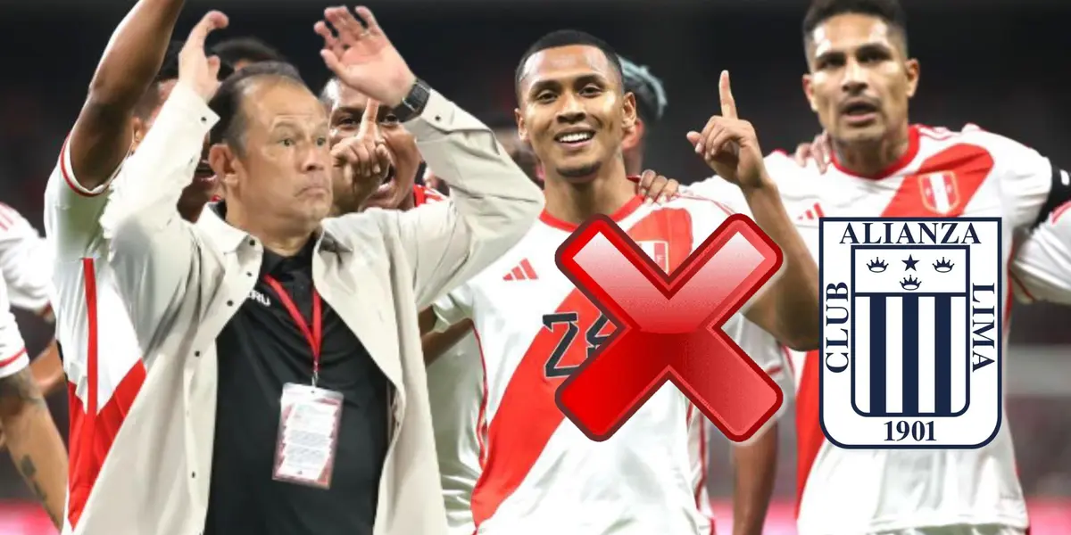 Juan Reynoso alzando los brazos y detrás jugadores de la Selección Peruana festejando