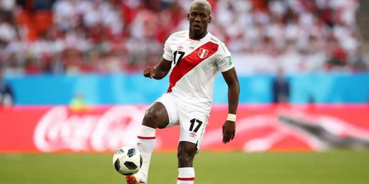 Luis Advíncula jugando con la camiseta de la Selección Perú. (Foto: Diario Versión Final)