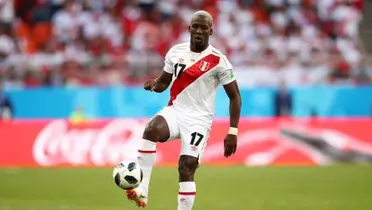 Luis Advíncula jugando con la camiseta de la Selección Perú. (Foto: Diario Versión Final)