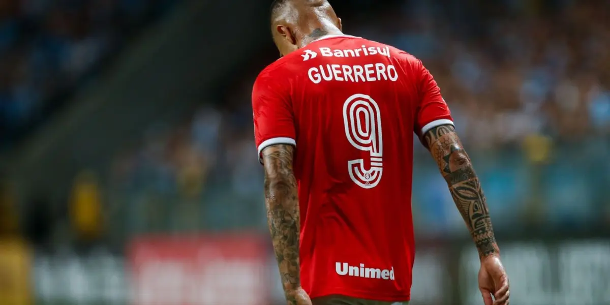 Paolo Guerrero con la camiseta 9 de Inter de Porto Alegre de Brasil. (Foto: ESPN)