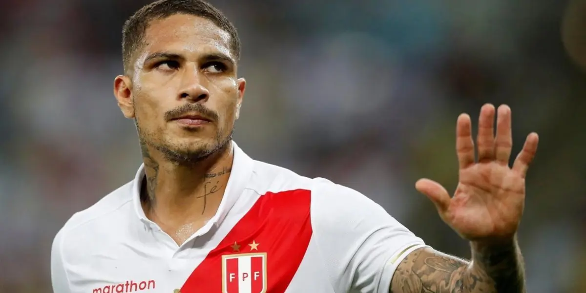 Paolo Guerrero con la camiseta de la Selección Perú. (Foto: El Periodico) 