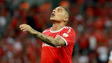 Paolo Guerrero jugando con la camiseta del Inter de Porto Alegre de Brasil. (Foto: Infobae)