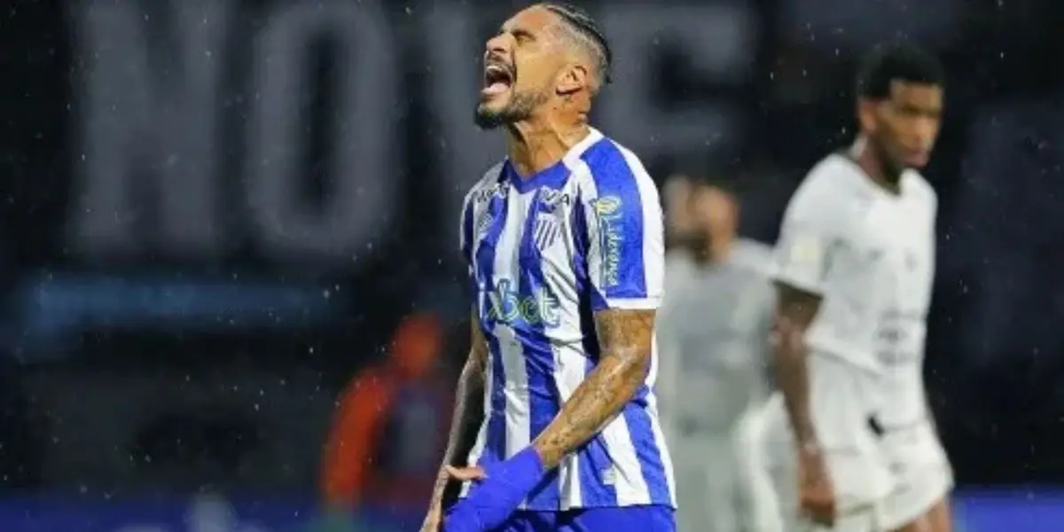 Paolo Guerrero pudo ganar su primer partido en Avai