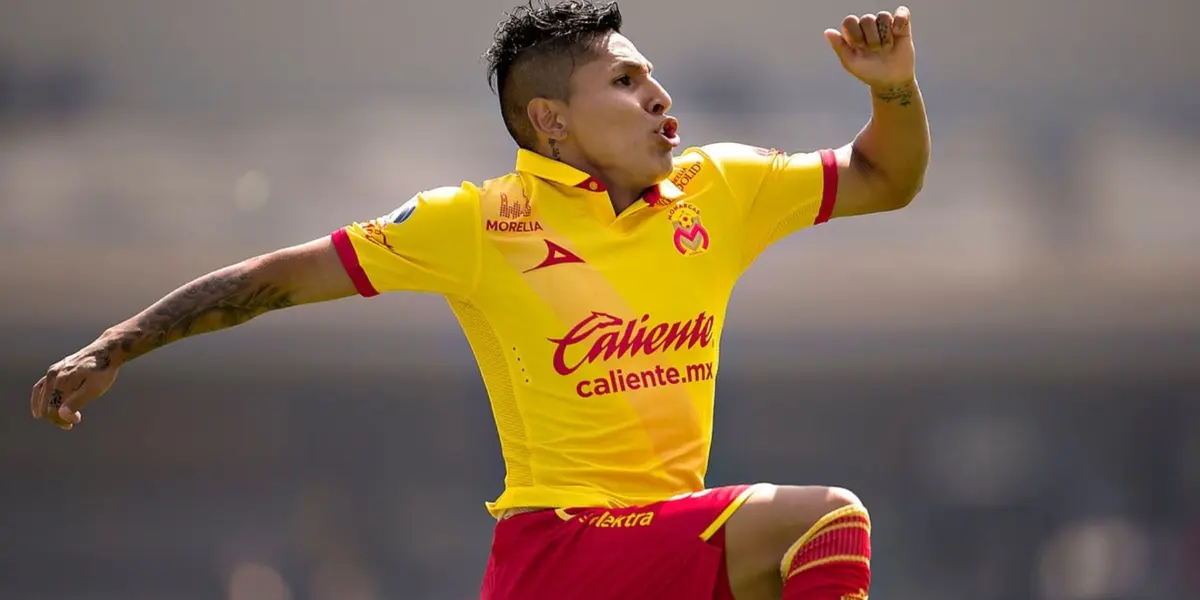 Raúl Ruidíaz jugando con la camiseta de Monarcas Morelia de México. (Foto: Andina)