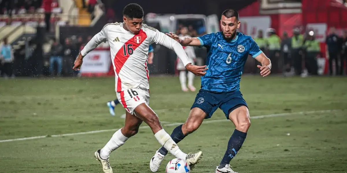 Wilder Cartagena peleando con un Paraguayo (Foto: Selección Peruana) 